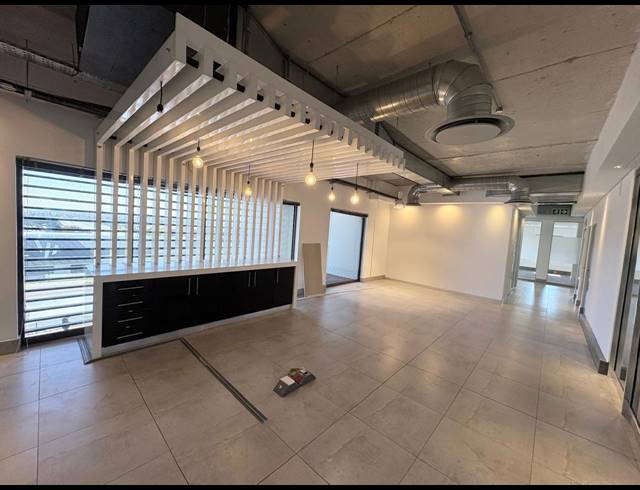 442M² OFFICE TO LET IN VORNA VALLEY